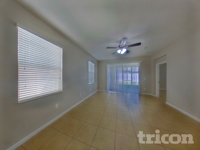 2446 Waxwing Wy