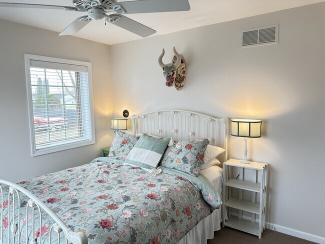 Photo - 8911 E Circle Dr N