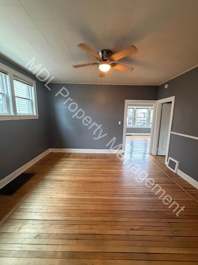 Building Photo - Spacious 2 bedroom Duplex!!!