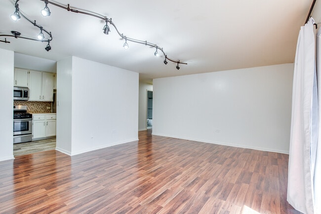 Photo - 1049 W Ogden Ave Unit 1-112