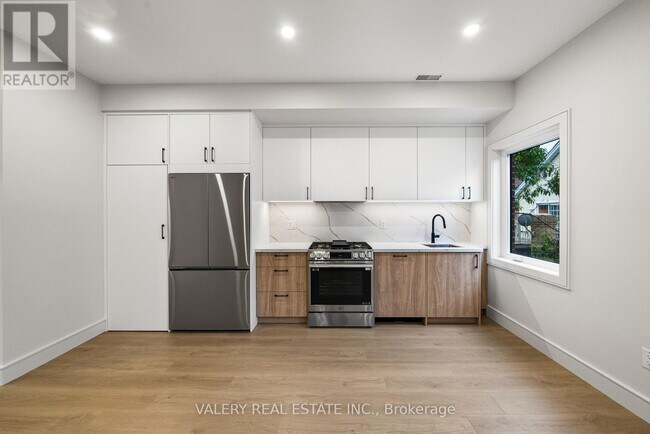 Photo - 131 Dovercourt Rd
