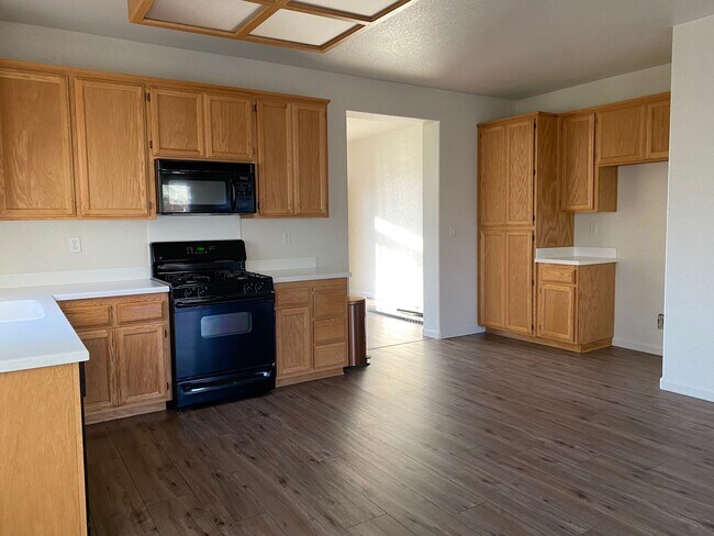 Photo - 1683 Shay Way