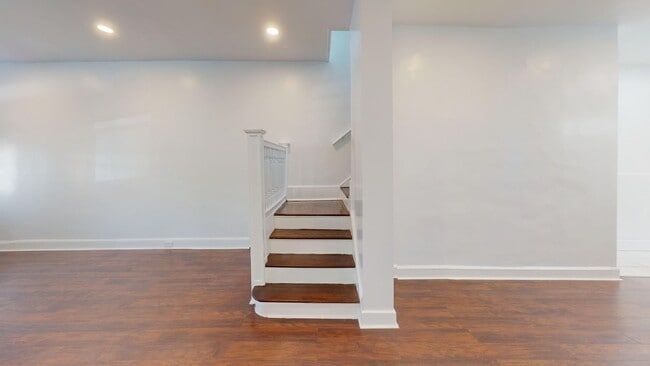 Photo - Four Bedroom 2,500 Square Foot House W/Back Patio, Multiple Kitchens/Laundry Facilities