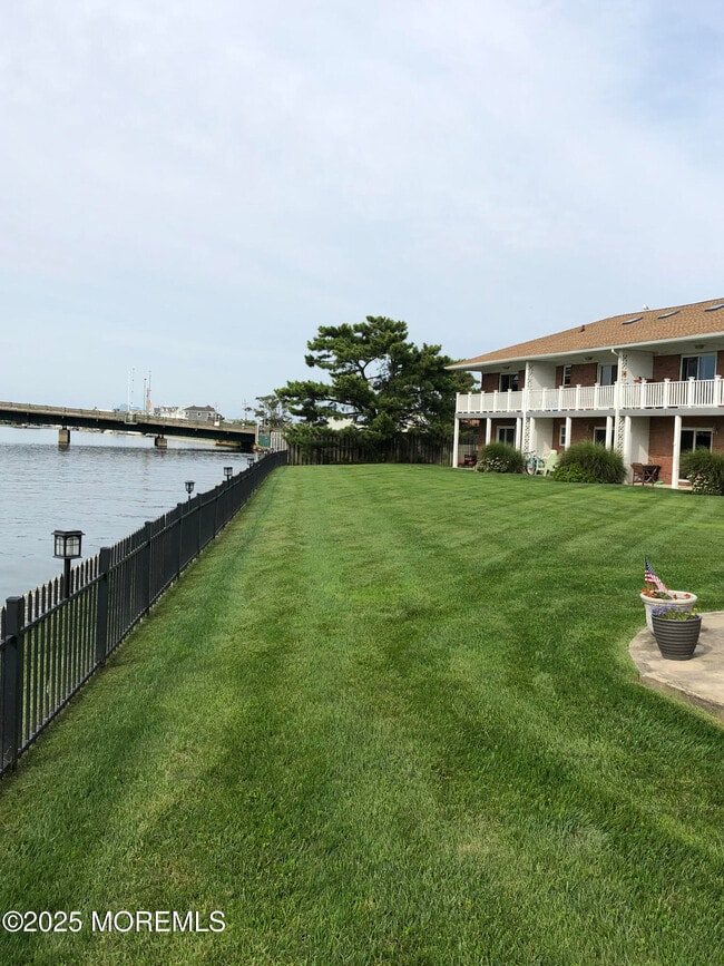 Building Photo - 2 Rumson Rd Unit 19 Rental