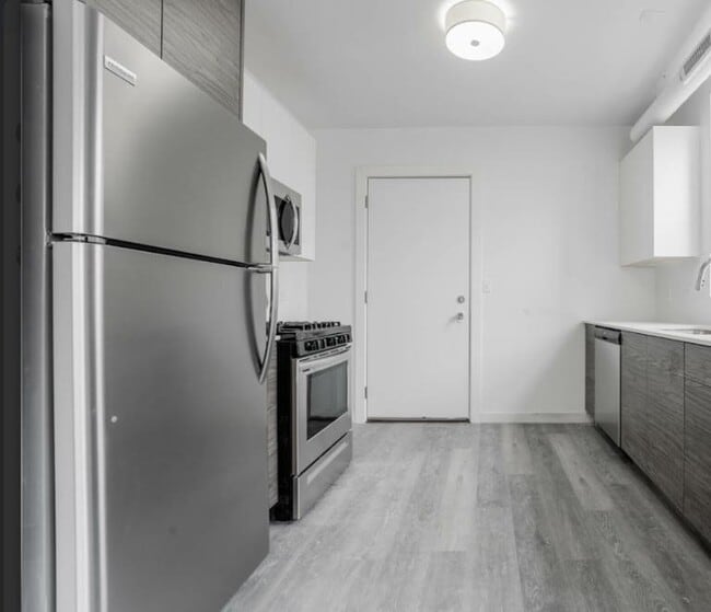 Photo - 1706 W Glenlake Ave