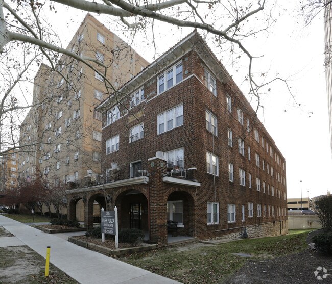 Park Plaza Apartments - Park Plaza Apartments