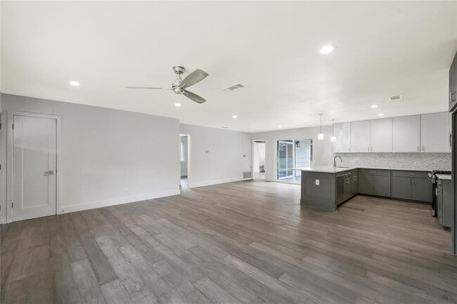 Photo - 9714 Hansford Dr House