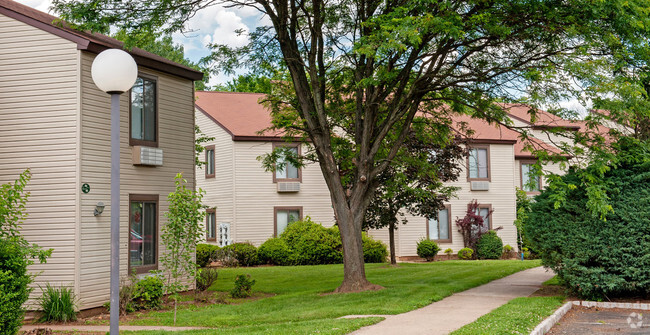 Building Photo - Treetops Rental