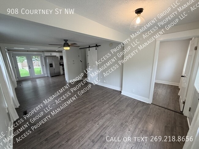 Photo - 908 Courtney St NW