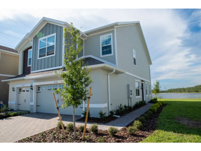 Building Photo - 3 bed 2.5 bath townhome in Sawgrass Landing