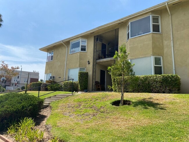 Photo - 1915 Minoru Dr Unidad 1915 #2A