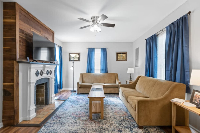 Building Photo - 3705 Hoyt St Rental