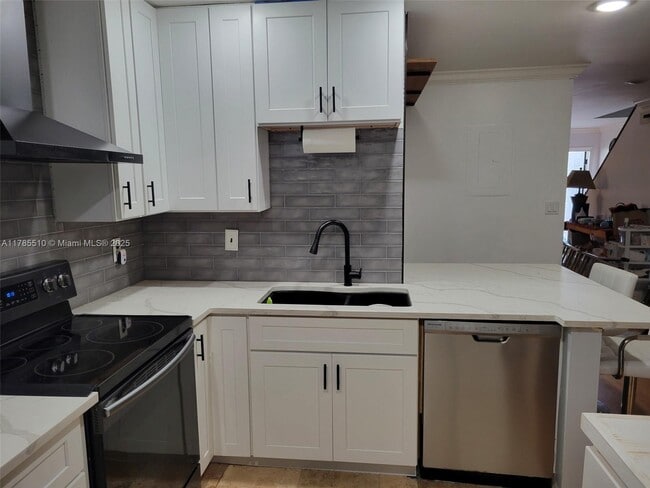 Photo - 605 NW 47th St