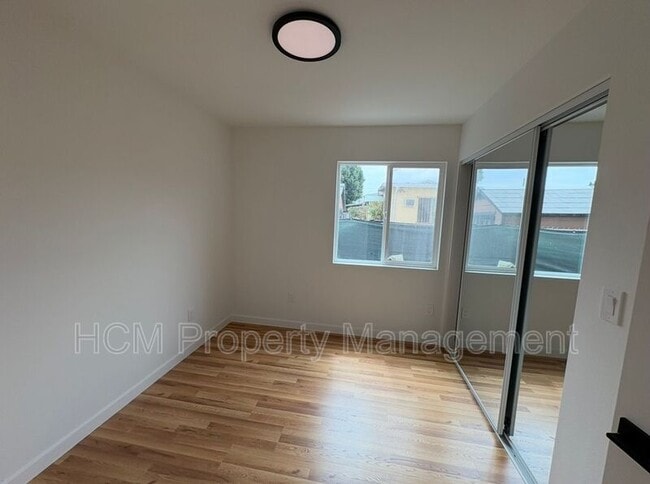 Photo - 856–858 W 47th St