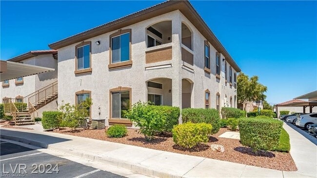 Building Photo - 2305 W Horizon Ridge Pkwy Unit 1411