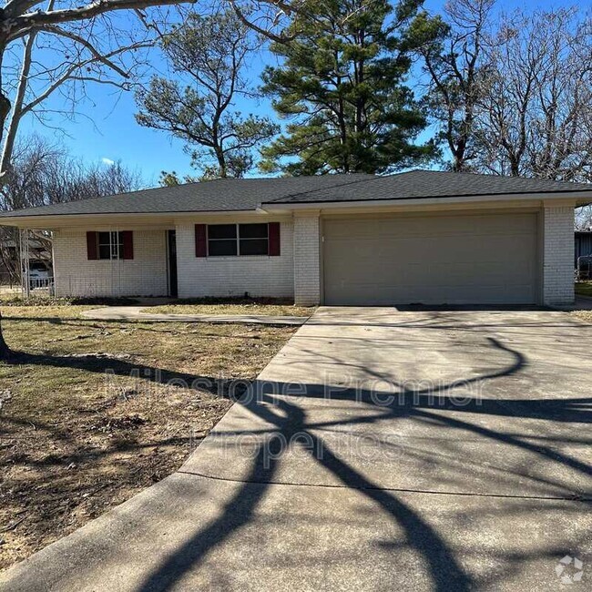 Building Photo - 1111 Elmwood St Rental