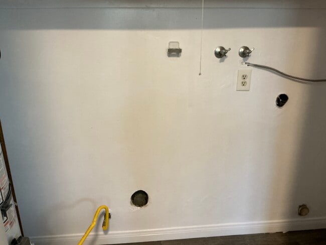 Photo - 1253 W 24th St Unidad 3