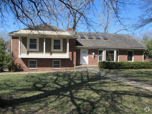 Building Photo - {10240}  Renovated Home in Cherry Hills+ H...