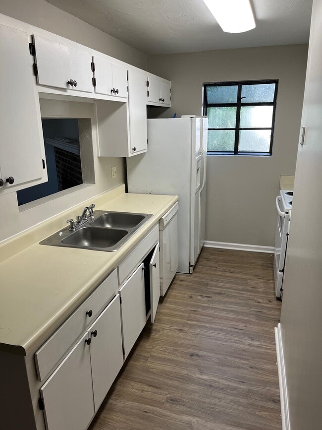 Photo - 2077 Hanover Ct