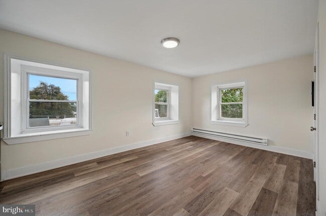 Photo - 111 W Queen Ln Unit 3F