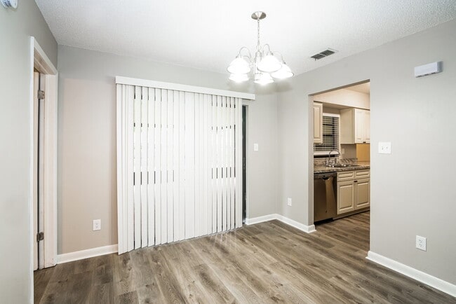 Photo - 813 Regal Palm Ct