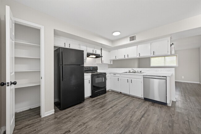 Photo - 427 Hollyvale Dr Unit 20