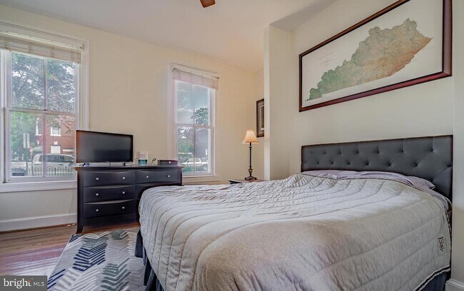 Photo - 1133 D St NE