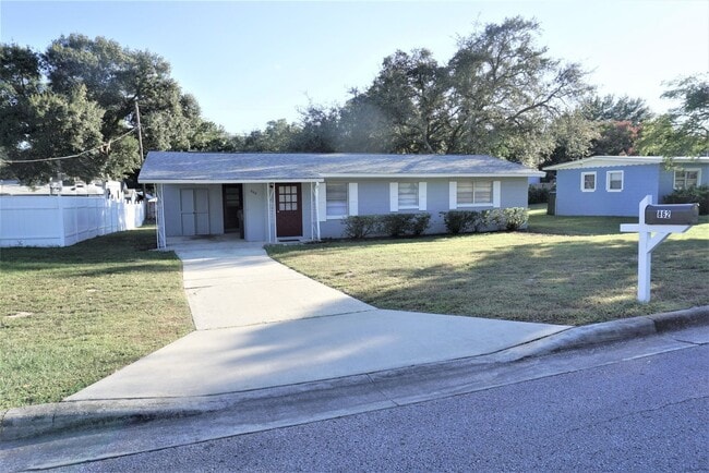 Building Photo - Modest Oldie but Goodie Clermont 3/2 Home
