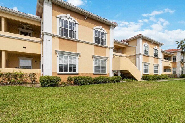 Photo - Short-term rental - Beautiful furnished 2/... Unidad 207