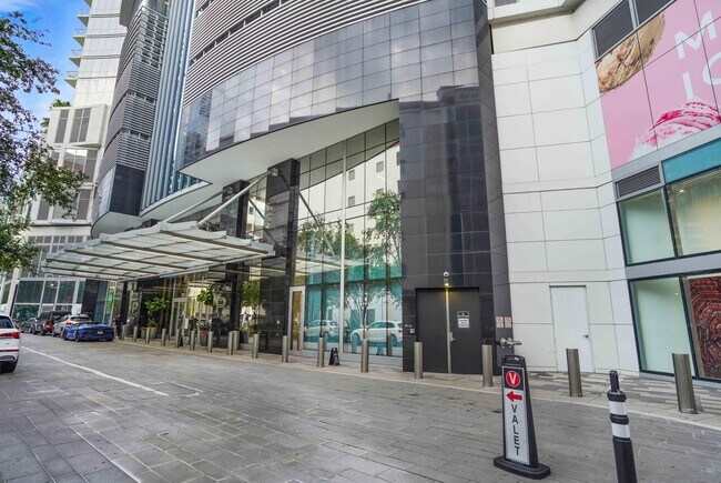 Photo - 851 NE 1st Ave Unit 812