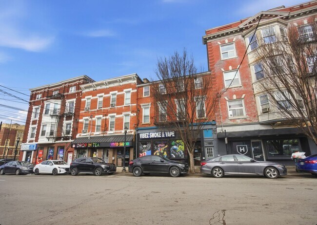 Building Photo - 228 W McMillan St Unit 1