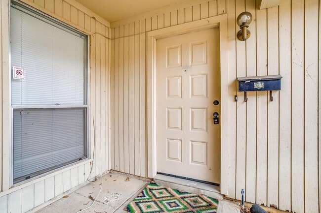 Photo - Secluded Nice Townhome- 3 Bed, 2 Bath, 2 Car Garage- 76112