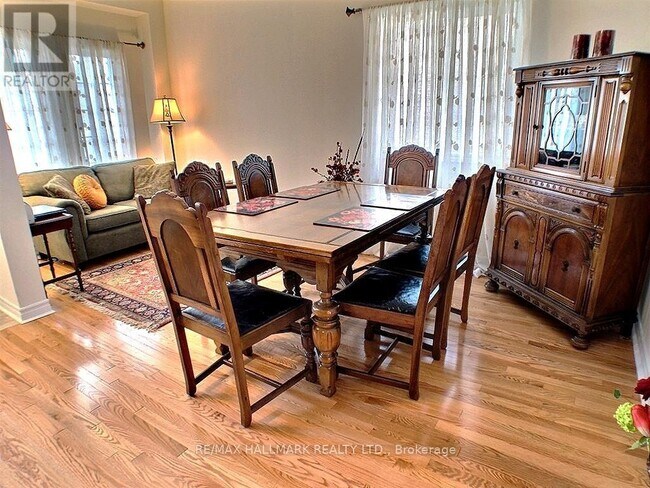 Photo - 135 Maroon Dr