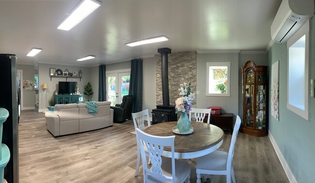 Photo - 8897 Williams Hwy Unidad In-law