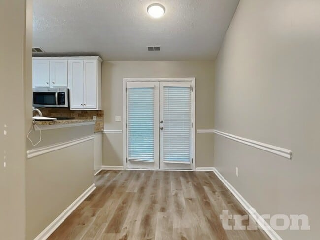 Photo - 449 Sarah's Ln