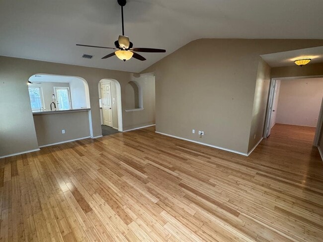 Photo - 5733 Hartson