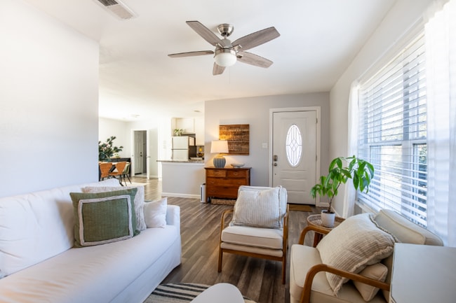 Photo - 510 W Oak St