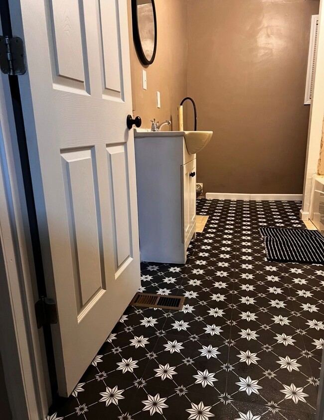 Photo - 9156 Elizabeth St