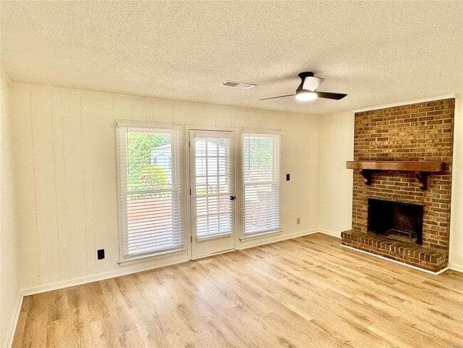 Photo - 713 Dubuque Dr