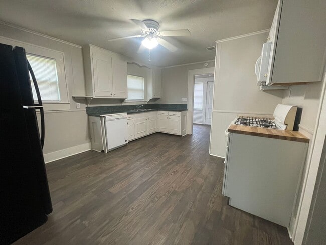 Photo - 501 Rockdale St