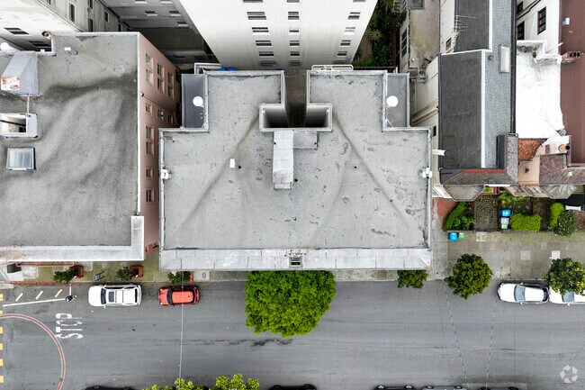 90° de arriba hacia abajo - 2921 Washington St