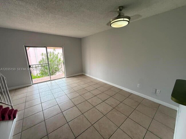 Photo - 1255 W 53rd St Unit 204