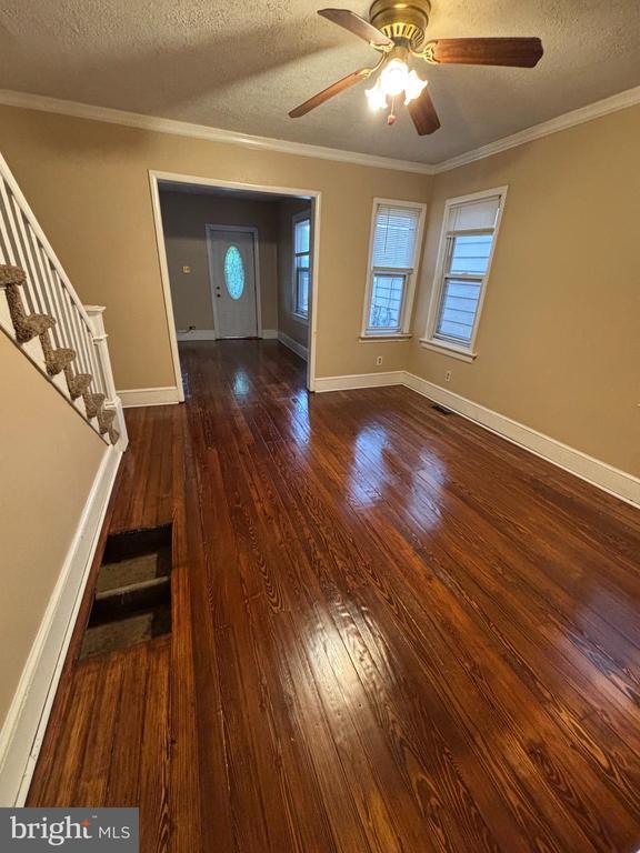 Photo - 303 Harrison St