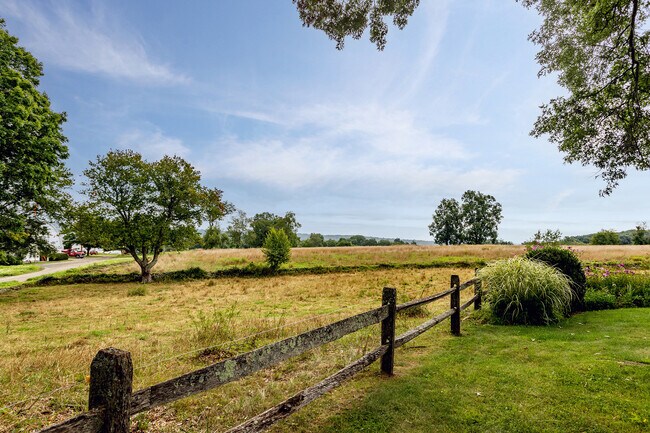 Photo - 23 W Mountain Rd