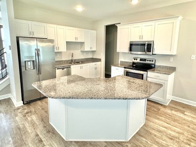 Photo - TuckerLanding5592 Unit 1