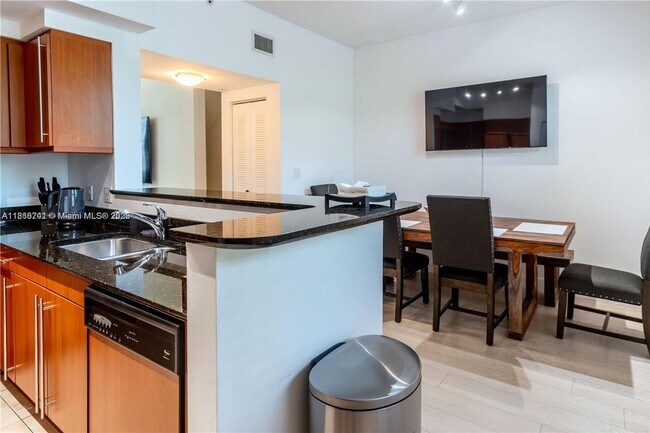Building Photo - 2069 S Ocean Dr Rental