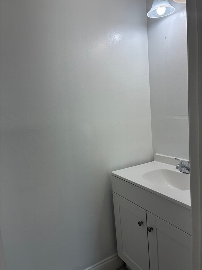 Photo - 425 Oakwood St SE