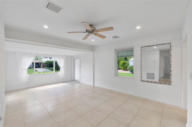 Photo - 931 SW 21st Ct