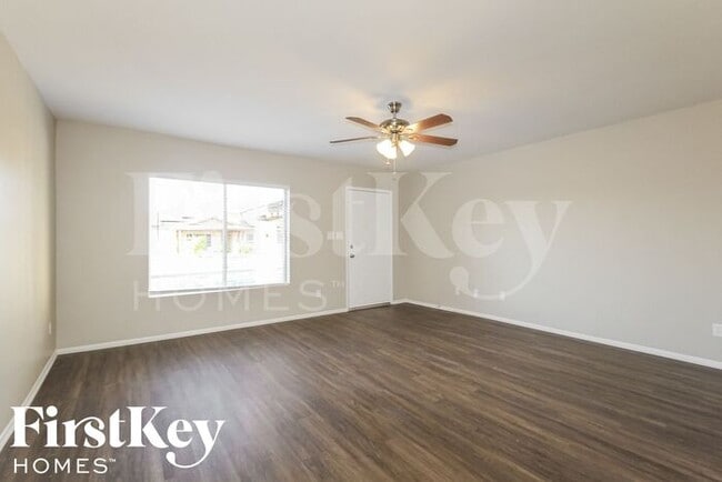 Photo - 1327 W Kerry Ln