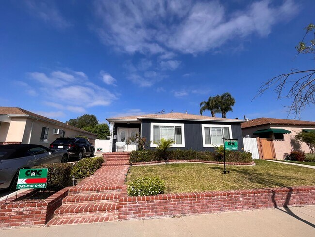 2401 Roswell Ave